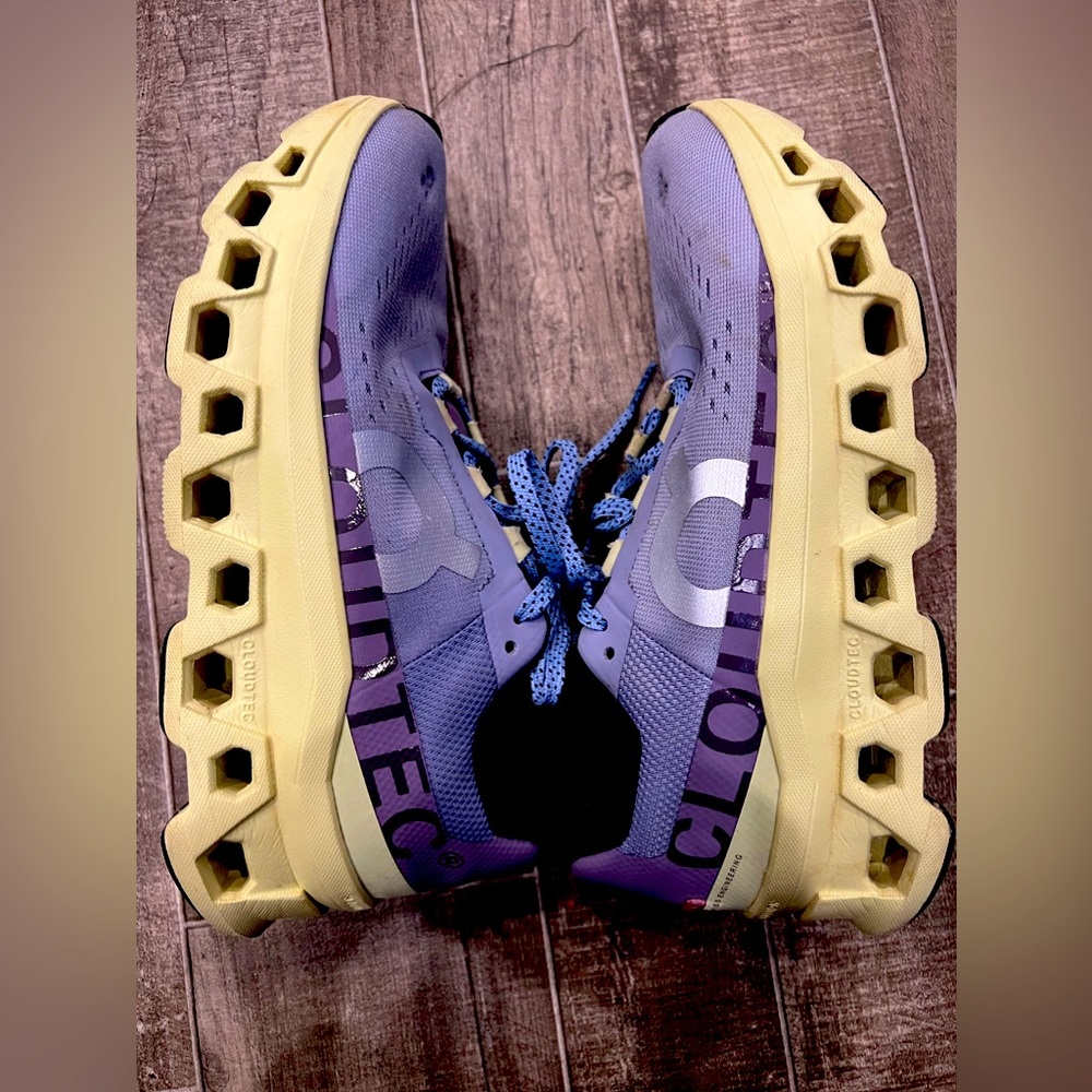 Women’s On Cloud Monster running shoes. Size 7. No flaws.